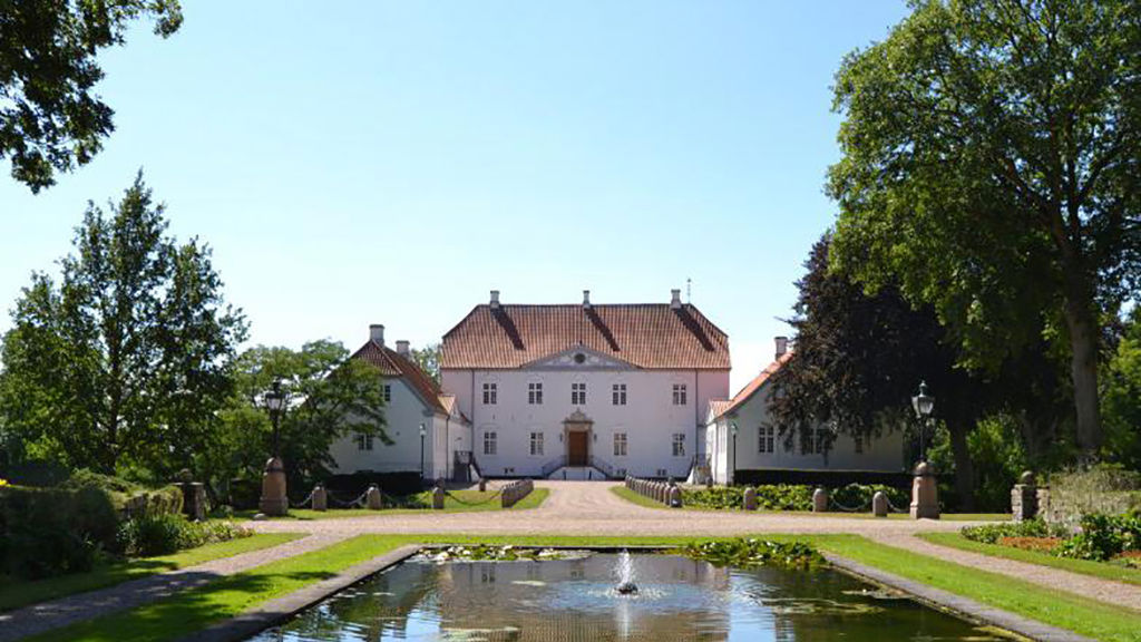 267007 Palsgaard Slotspark Paa Juelsminde Halven